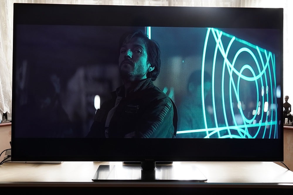 A black Panasonic HX600 TV standing on a table, displaying a scene from Rogue OneA black Panasonic HX600 TV standing on a table, displaying a scene from Rogue One