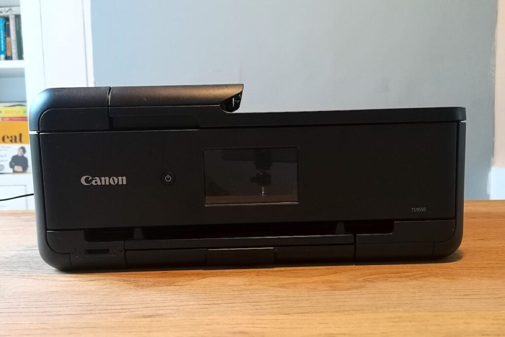 The Canon PIXMA TS9550 is an all-in-one colour printer that supports A3 printing Front side view of a black Canon PIXMA TS9550