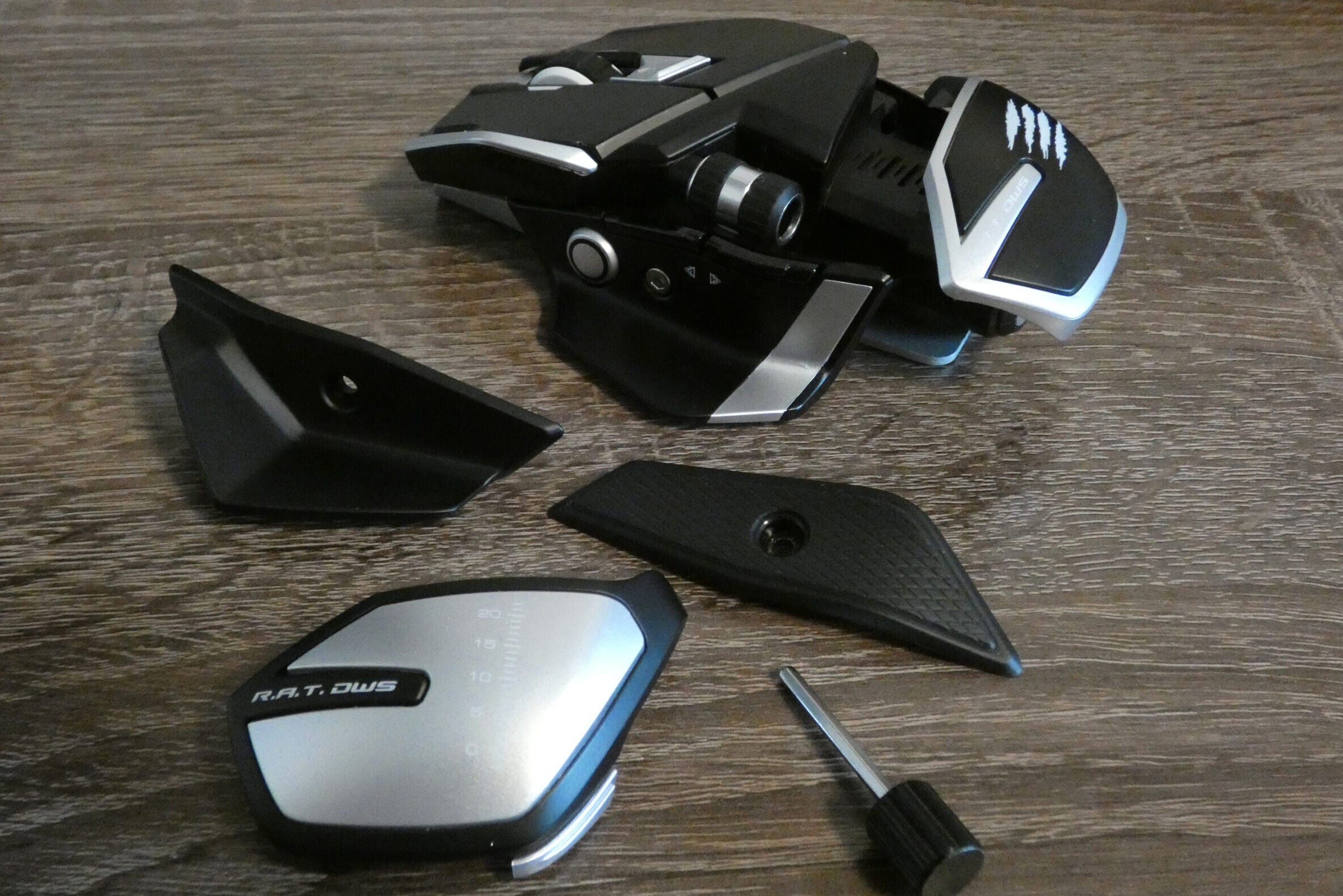 cloe look of an opened up gaming mouse