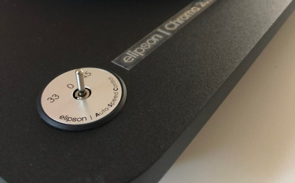 Close up image of Elipson Chroma 200 RIAA BT's speech change dialer