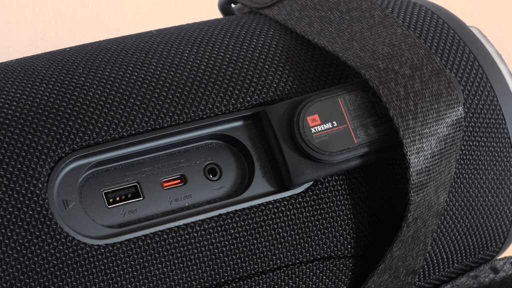 Cover concealing ports on the JBL Xtreme 3Black Jbl wireless speaker with a well protected connector ports, rigtly positioned and accommodative of required connections