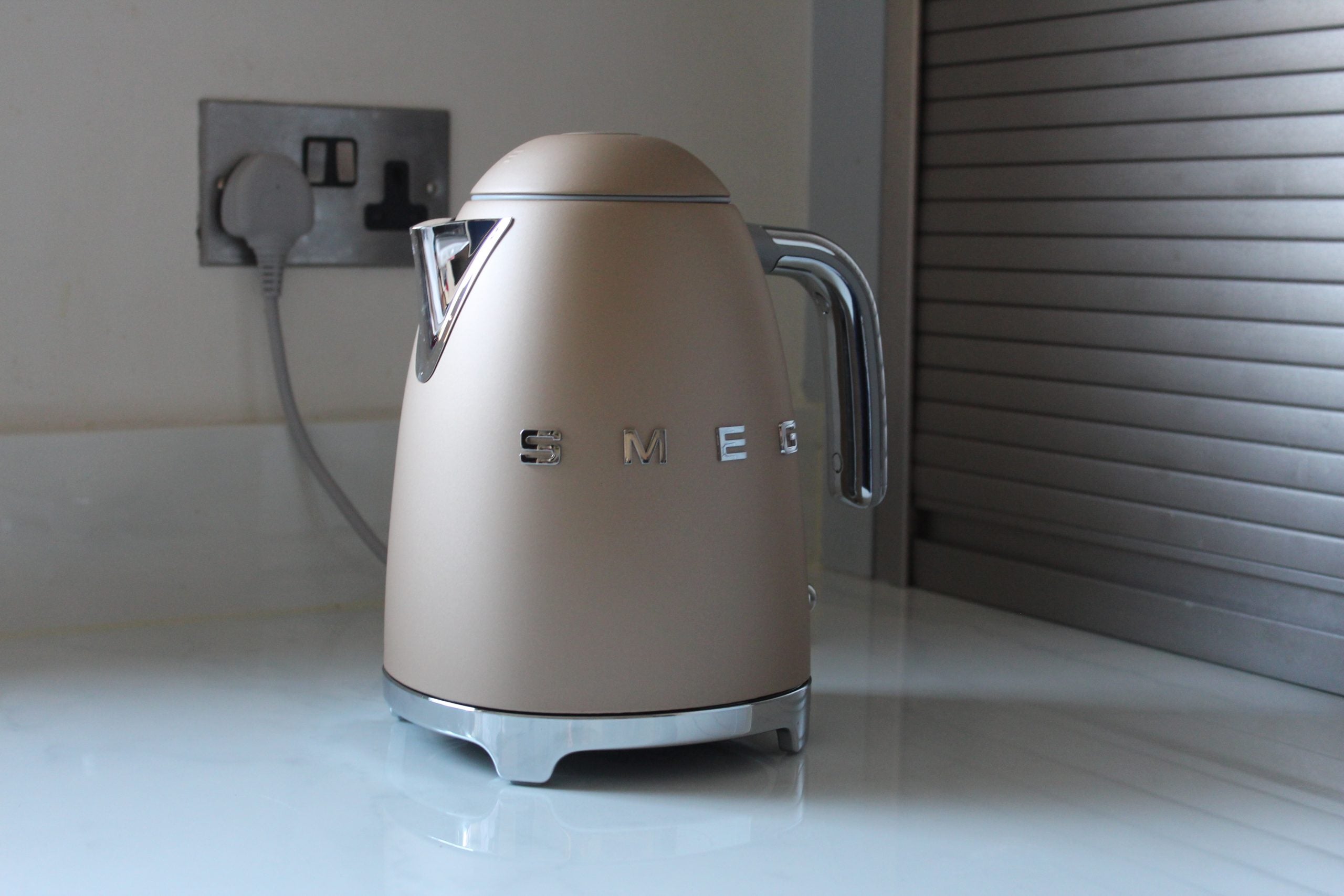 Чайник Smeg 50's Style KLF03 отделка