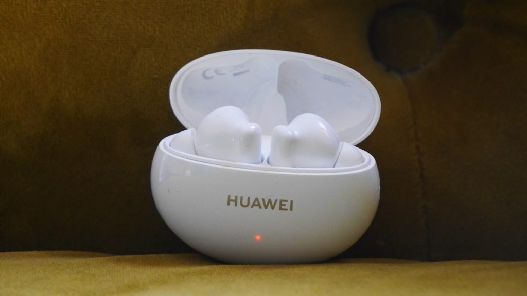 Huawei FreeBuds 4i in charging case