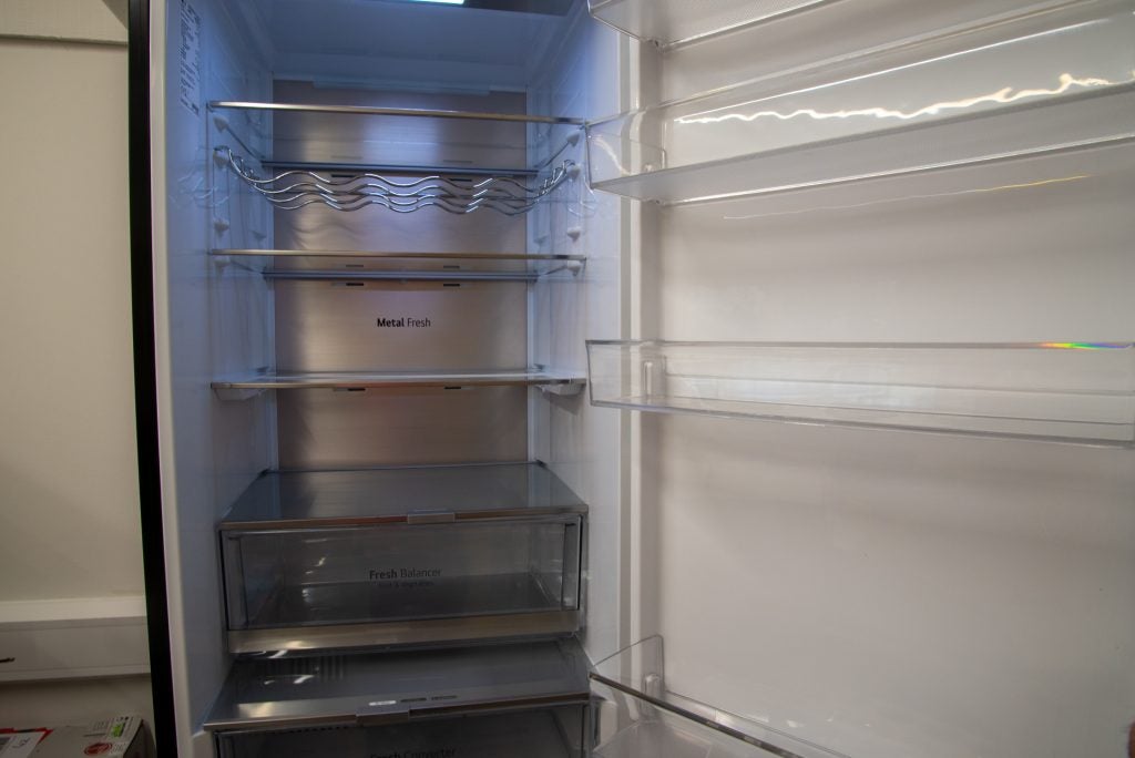 LG DoorCooling GBB92MCBAP inside fridge