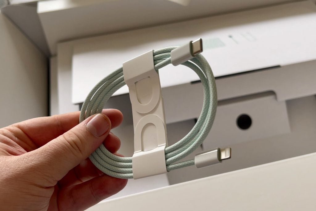 24-inch iMac cable with USB-C braid to Lightning