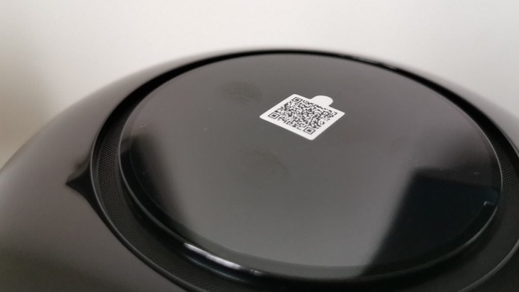 Control panel and QR set-up code on Huawei Sound speaker