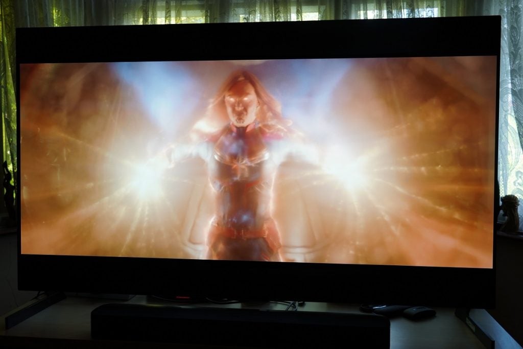 Captain Marvel in 4K HDR10 on LG G1 OLEDLG G1 OLED TV playing Captain Marvel, displaying Captain marvel's hands shining too bright and her eyes turned bright too