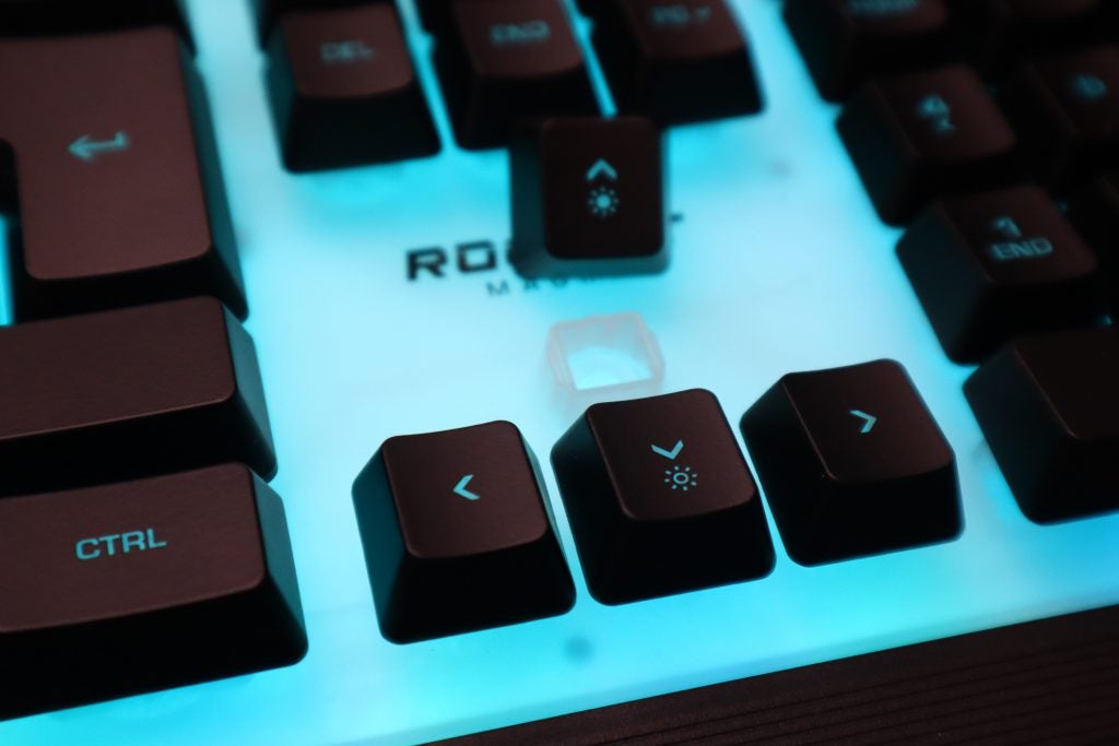 The Roccat Magma D-Pad, revealing a switch underneath