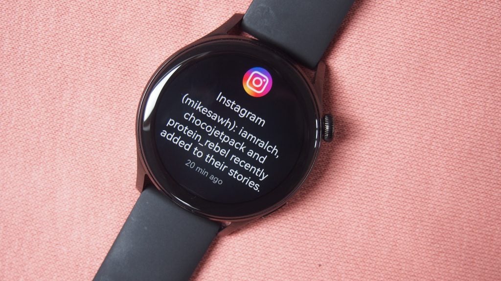 Huawei Watch 3 showing an instagram notification