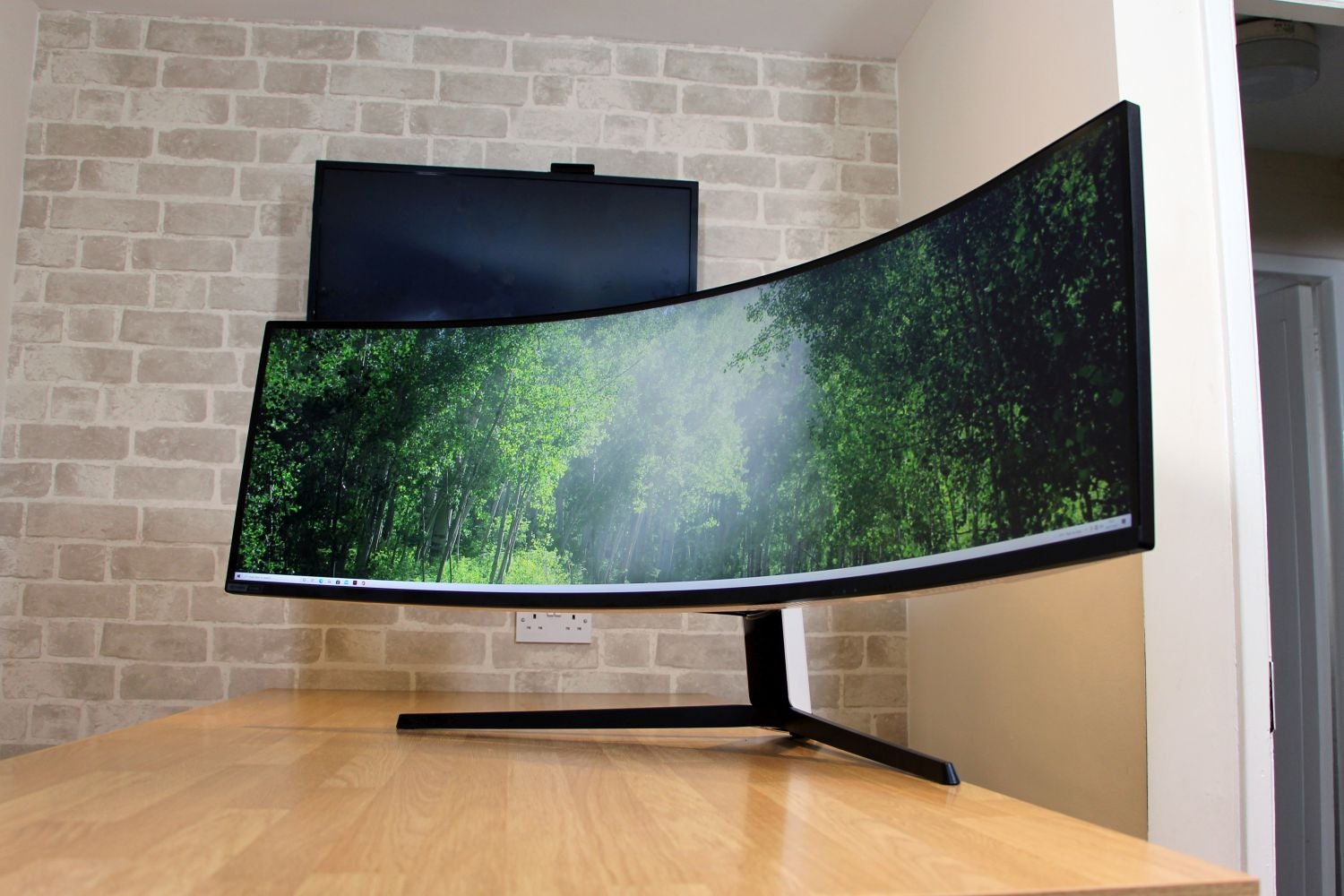 Finest curved screens 2023: Our favorite curvy screens