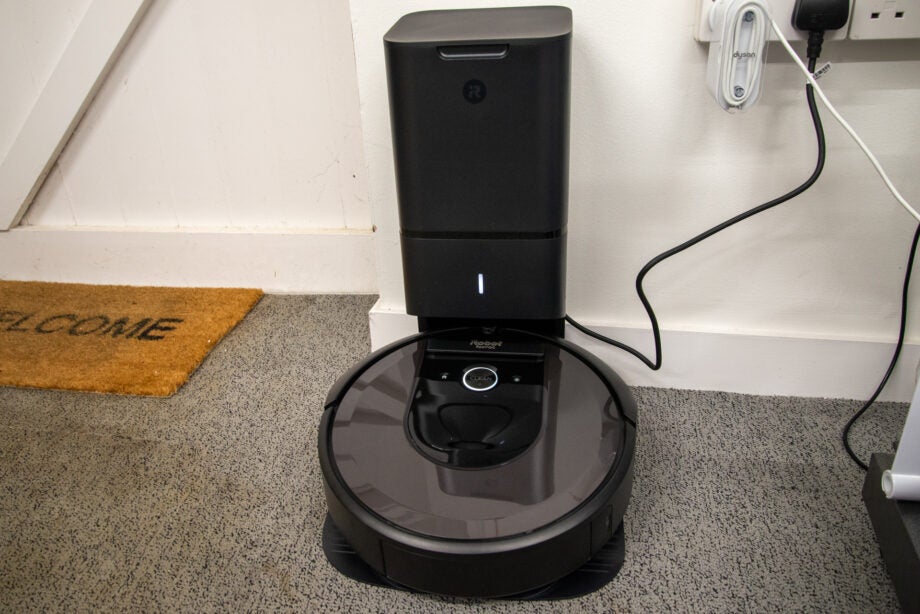 iRobot Roomba i7+ Review: Fully automatic cleaning
