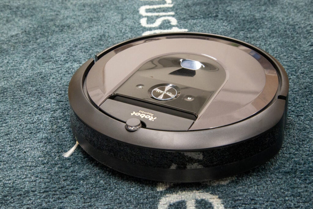 iRobot Roomba i7+ cleaning
