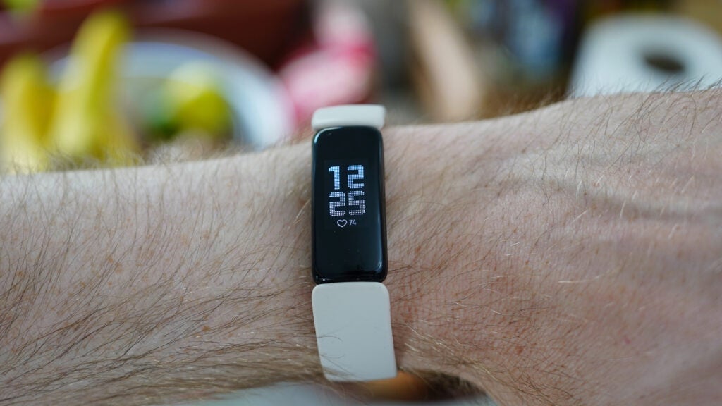 Fitbit-Inspire2-05 on wrist