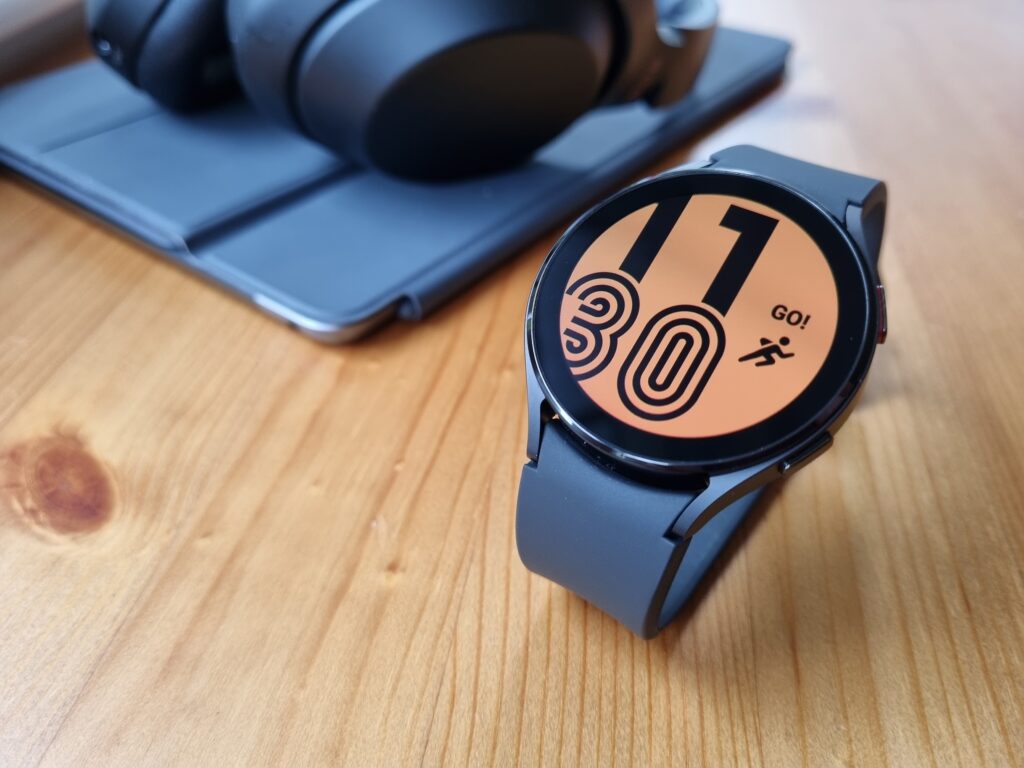 One of the sportier looking watch faces from the Galaxy Watch 4