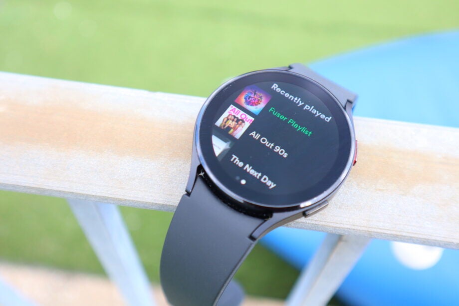 The Wear OS spotify app makes use of the Galaxy Watch 4's colourful screen
