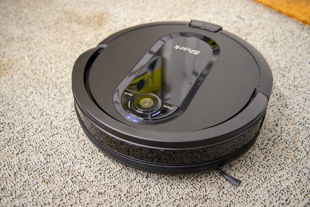 Shark IQ Robot XL Vacuum R101AEW with Self-Empty Base robot cleaning