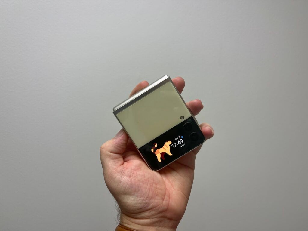 z flip 3 outer display