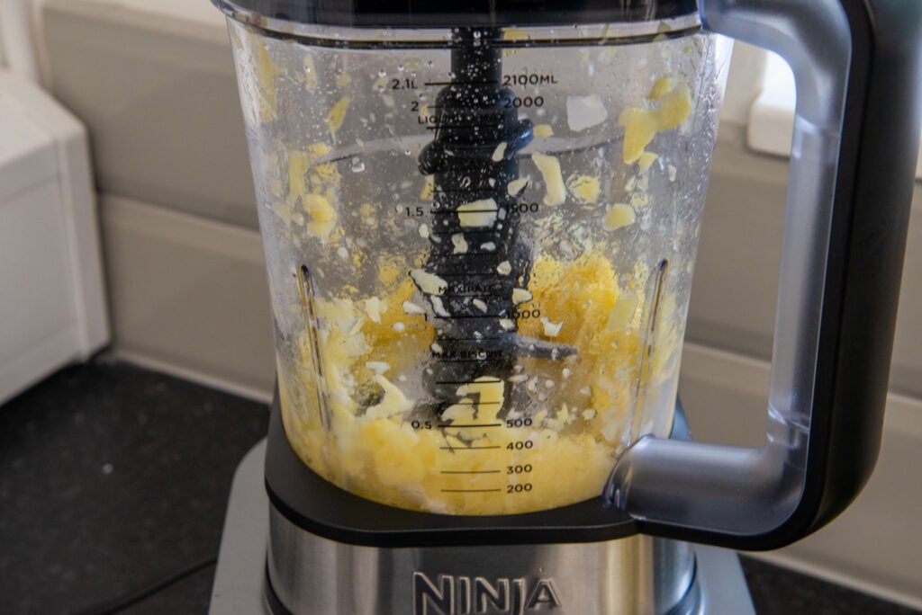 Ninja Foodi Power Nutri Blender 3-in-1 with Smart Torque & Auto-iQ 1200W CB350UK crushed pineapple