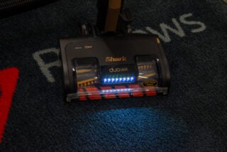 Shark Bagless Cylinder Vacuum Cleaner CZ500UKT head LED