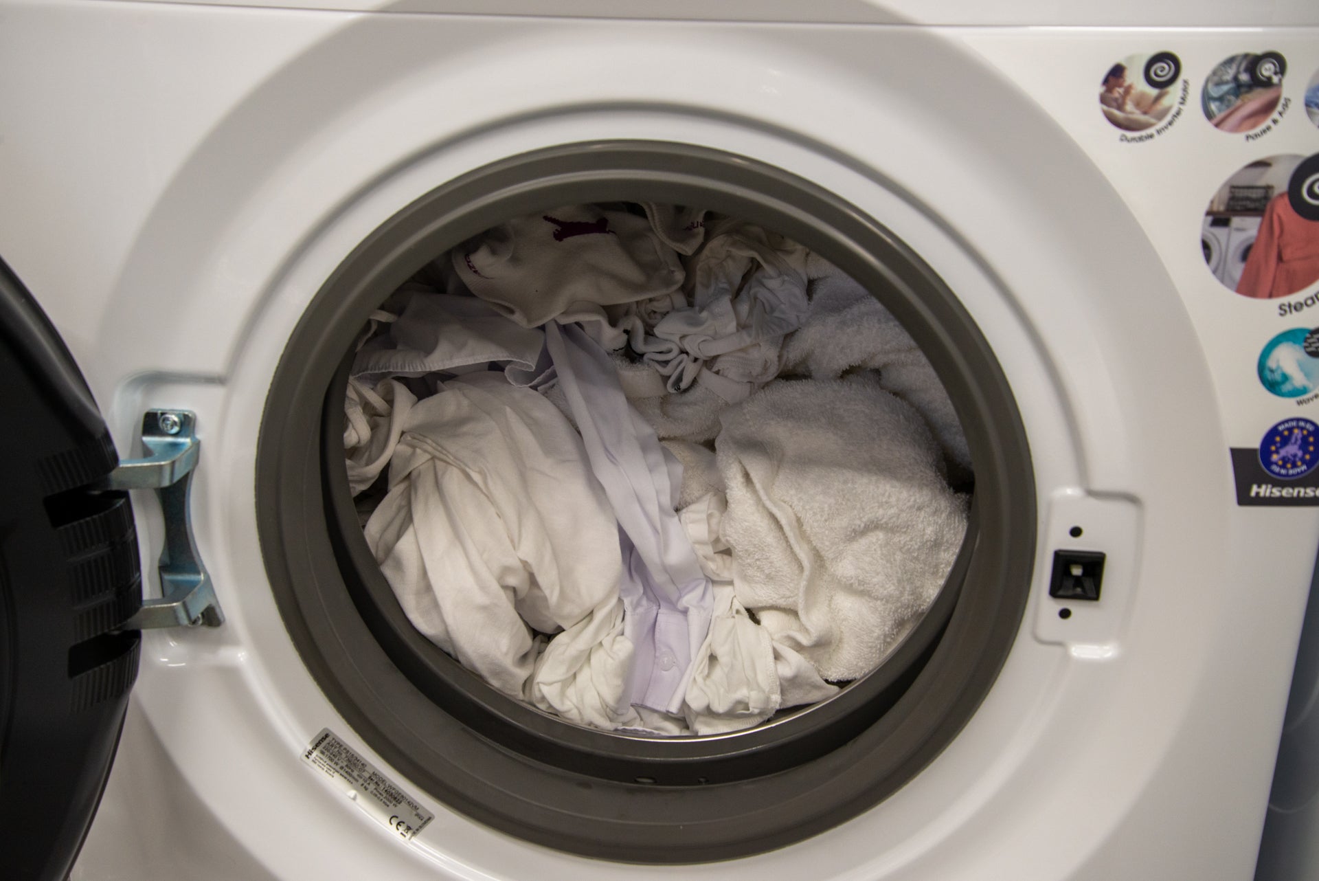 Hisense WFGE80142VM Review: A very straightforward washing machine