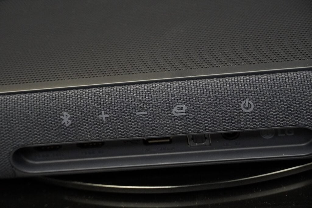 LG Eclair QP5 rear buttons
