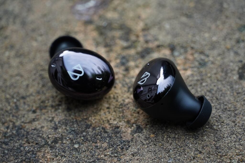 Back Bay Tempo 30 earbuds outside of case