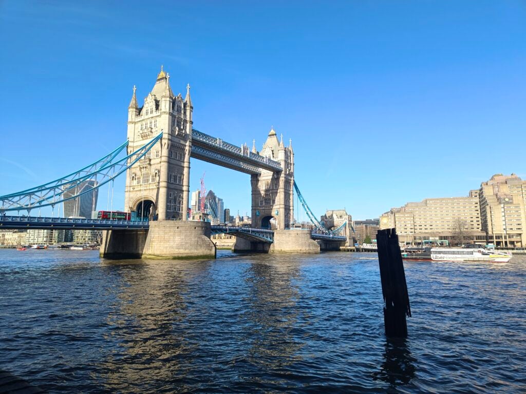 A picture of Tower Bridge taken by the Vivo V23 Pro