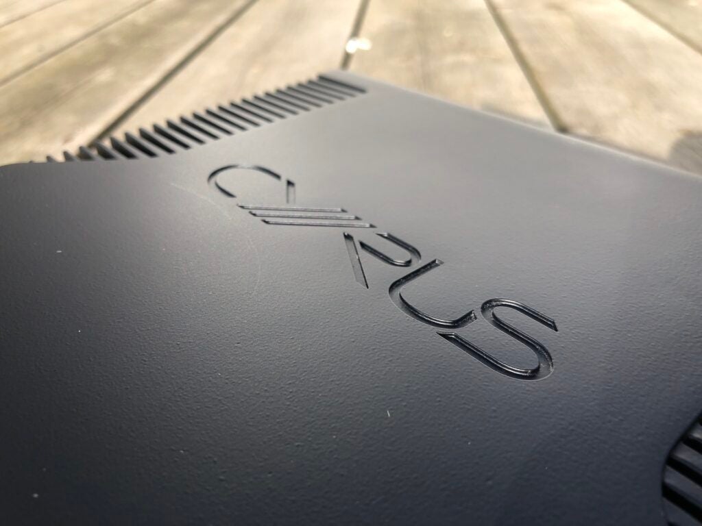 top plate and brand logo of  Cyrus i9-XR amplifier