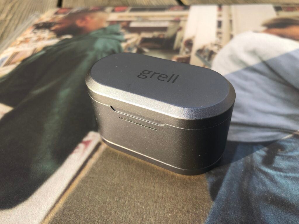 Grell TWS1 charging case from a different angle