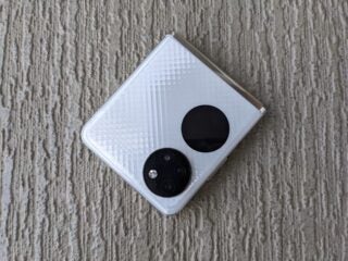 Huawei P50 Pocket closed camera module