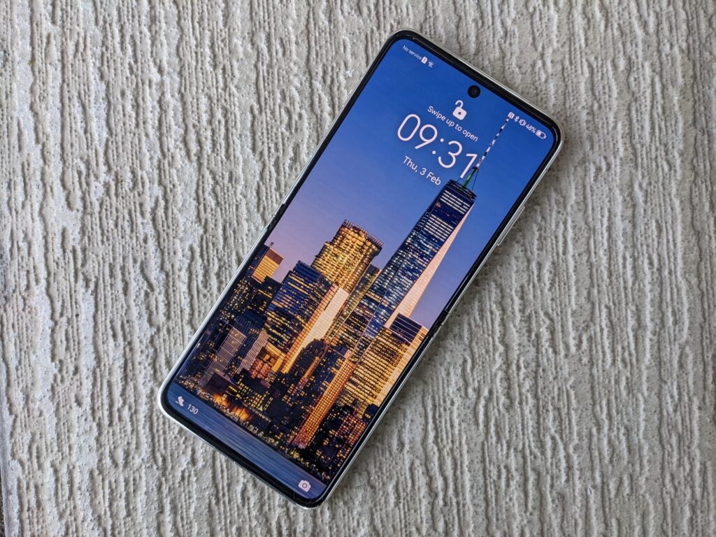 Fully extended screen of Huawei P50 Pocket