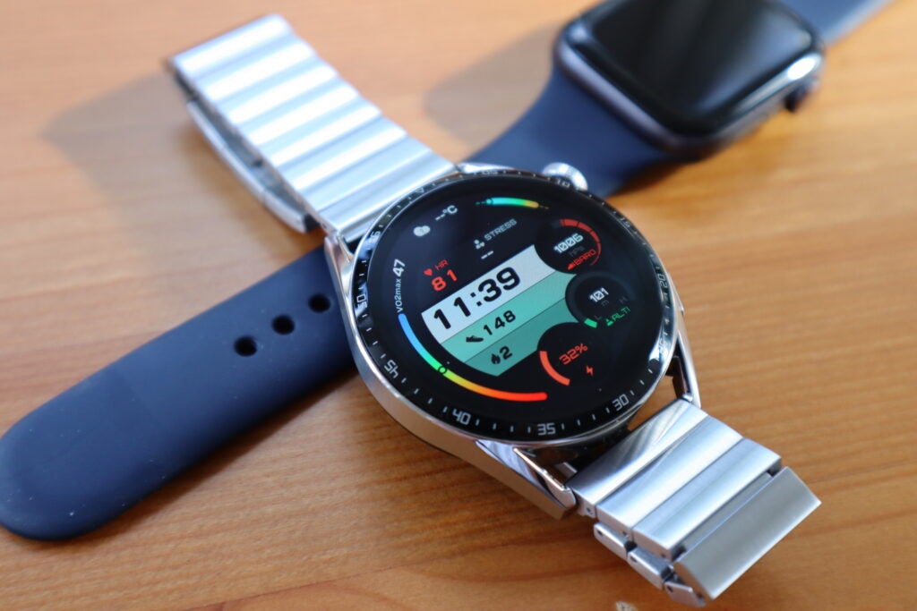 The Huawei Watch GT 3 next to the Apple Watch SE