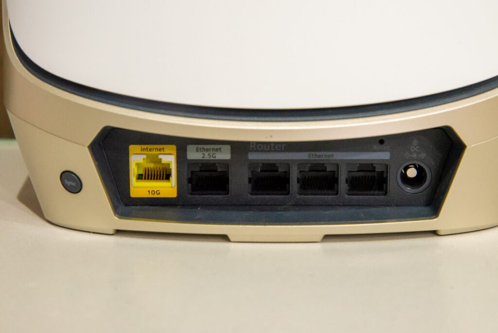 Netgear Orbi RBKE963 Wi-Fi 6E Mesh System router ports