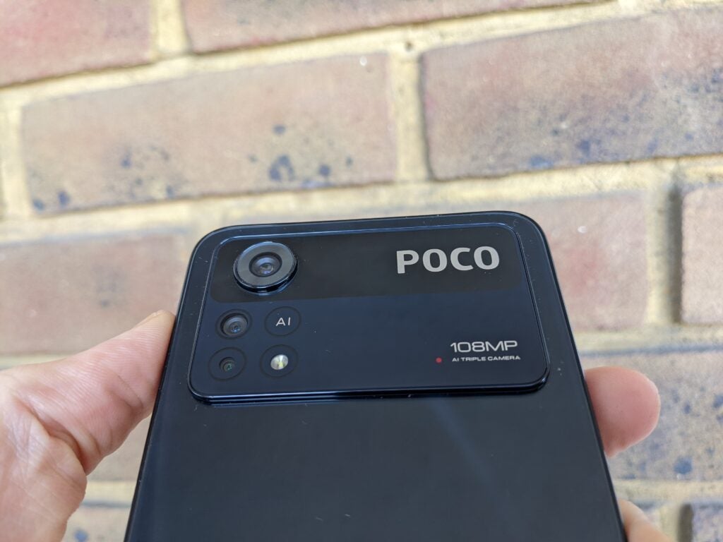 Modul kamera Poco X4 Pro di dinding