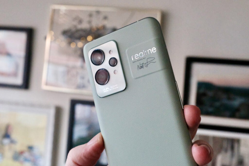 Modul kamera Realme GT 2 Pro berwarna hijau