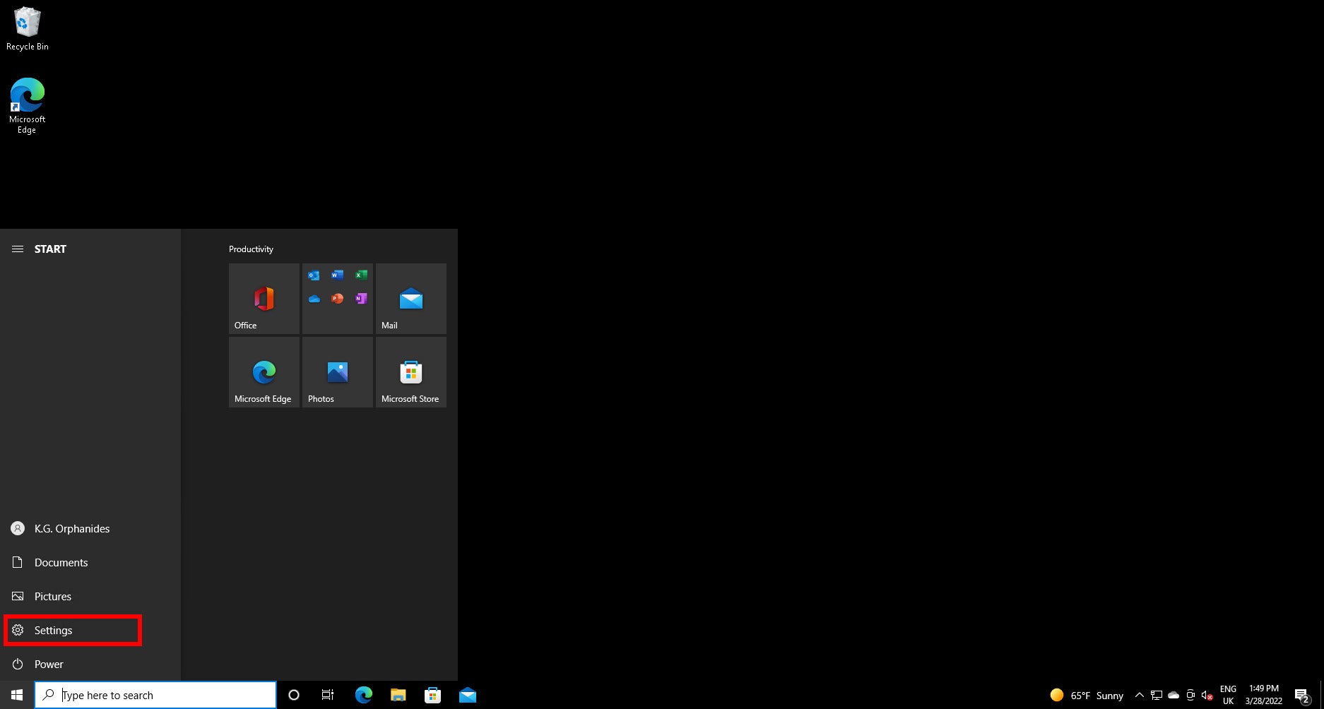 The settings option in the Start menu is highlighted