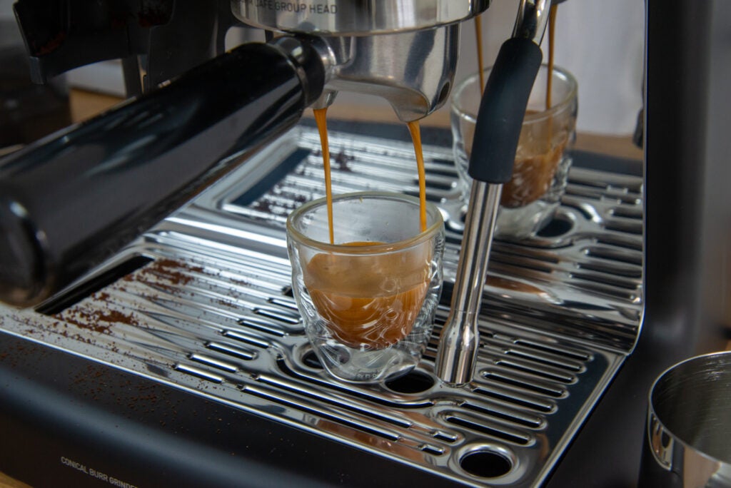 Breville Barista Max+ VCF152 pouring espresso