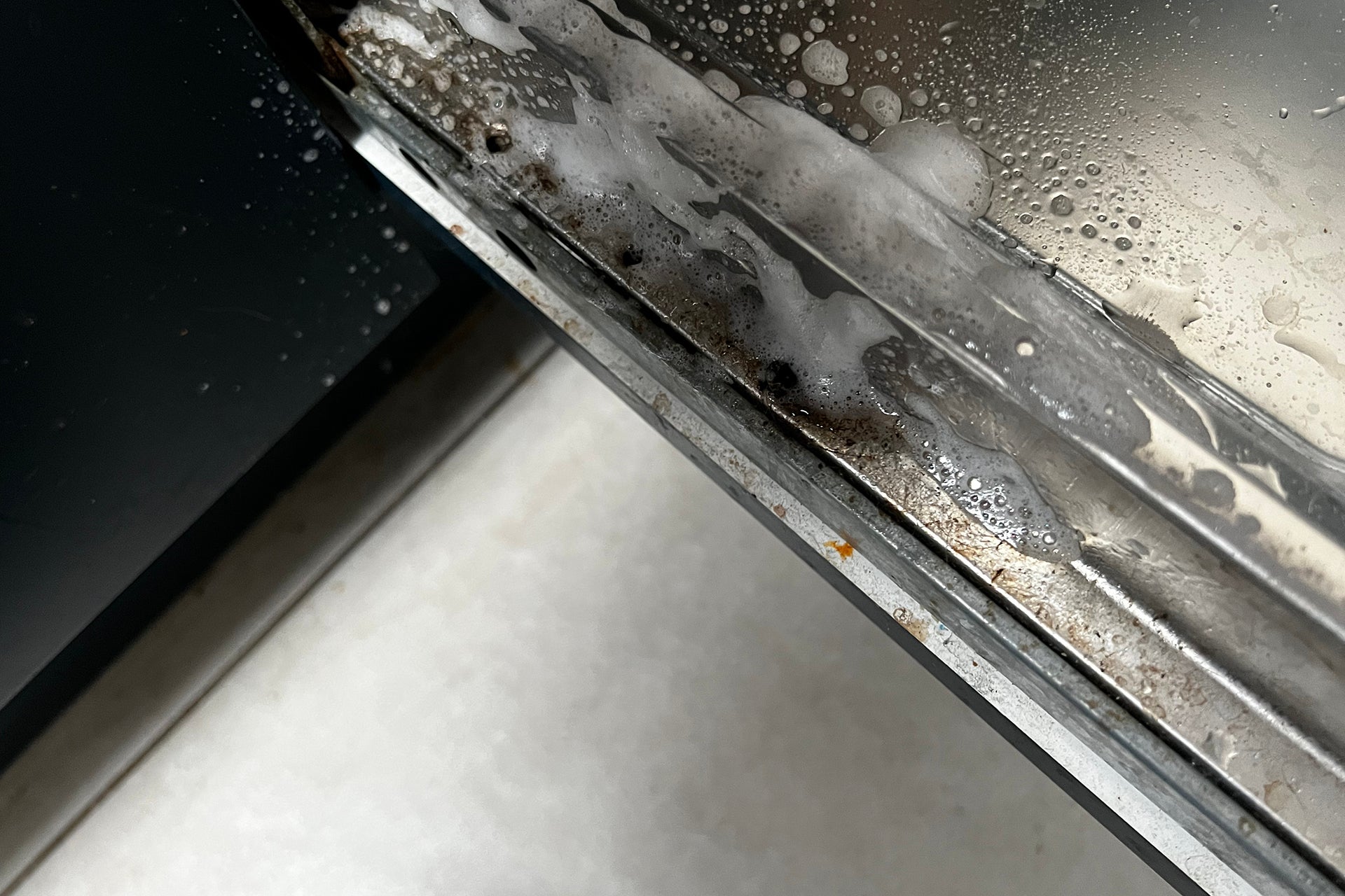 Clean a dishwasher limescale