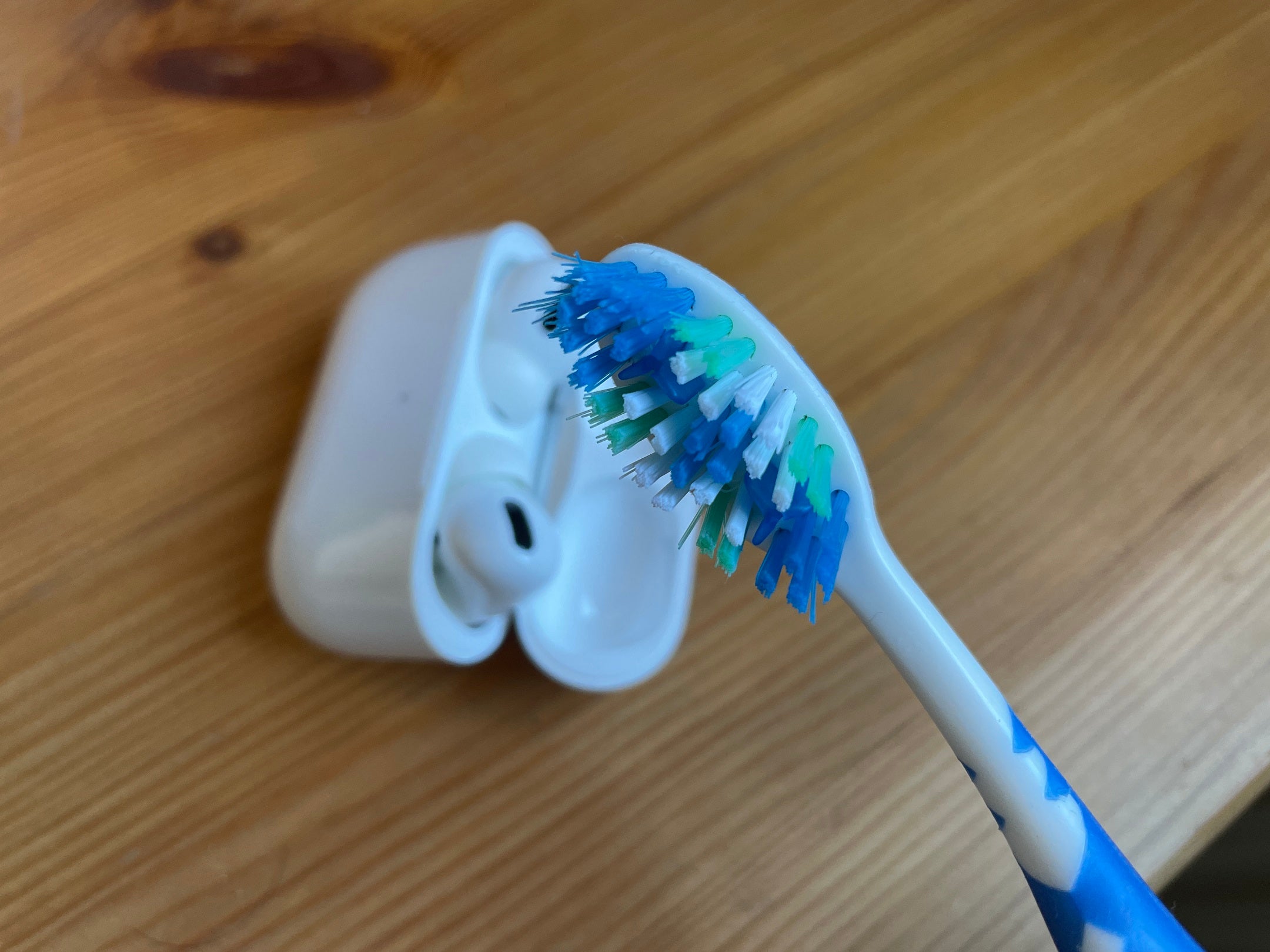 How to clean an Apple AirPods case