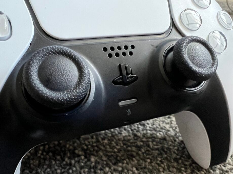 PS5 controller playstation button