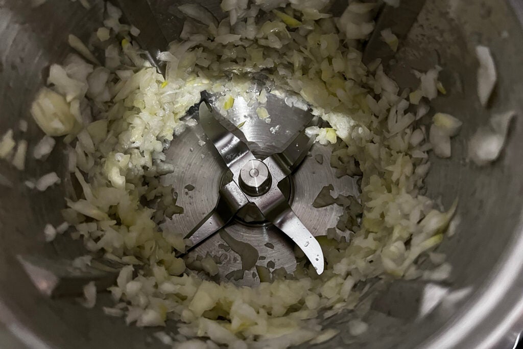 TOKIT Omni Cook chopped onions