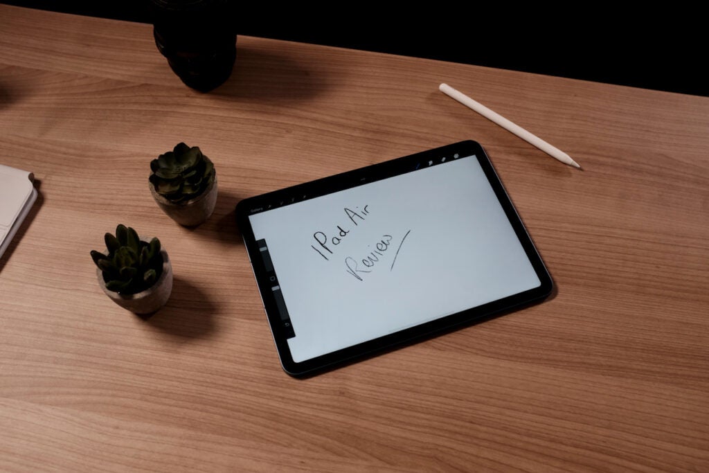 Drawing with the Apple Pencil on the iPad Air 2022
