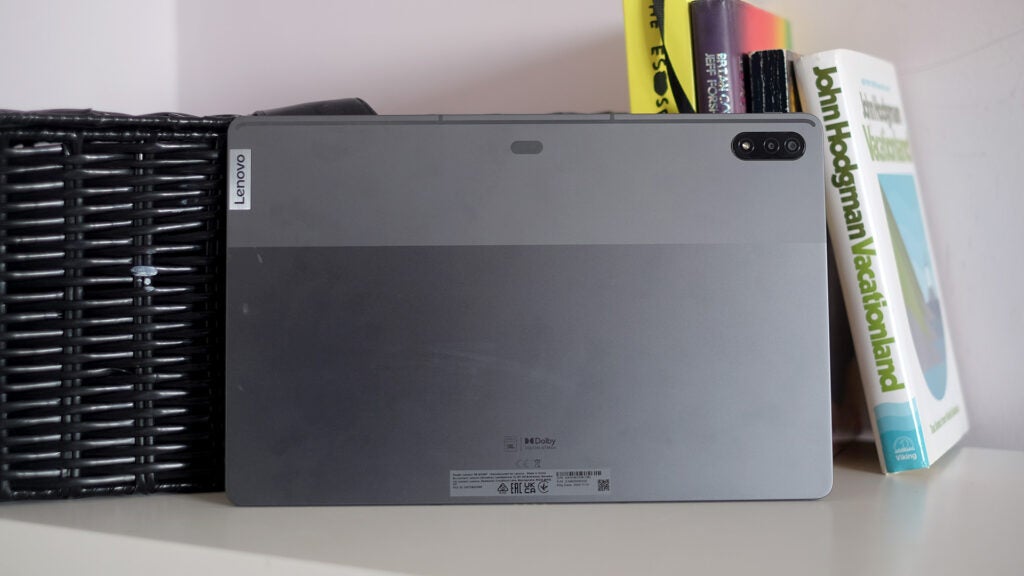 At 565g, the Lenovo Tab P12 Pro’s weight is near enough identical to the Samsung Galaxy Tab S8