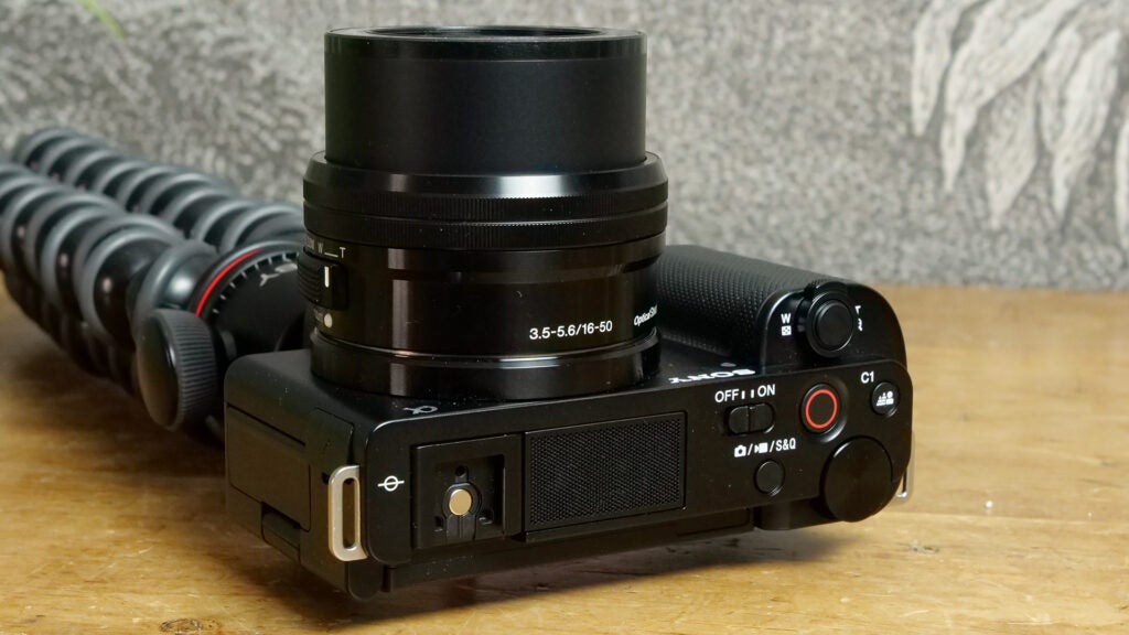 Обзор Sony ZV-E10