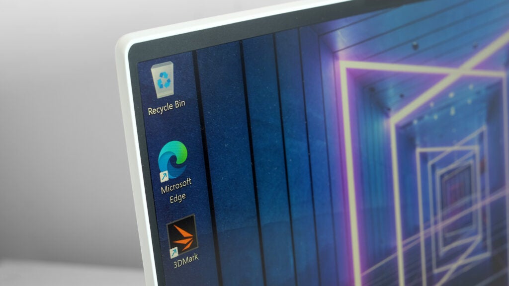 A close up of the Lenovo Yoga Slim 7i Carbon screen