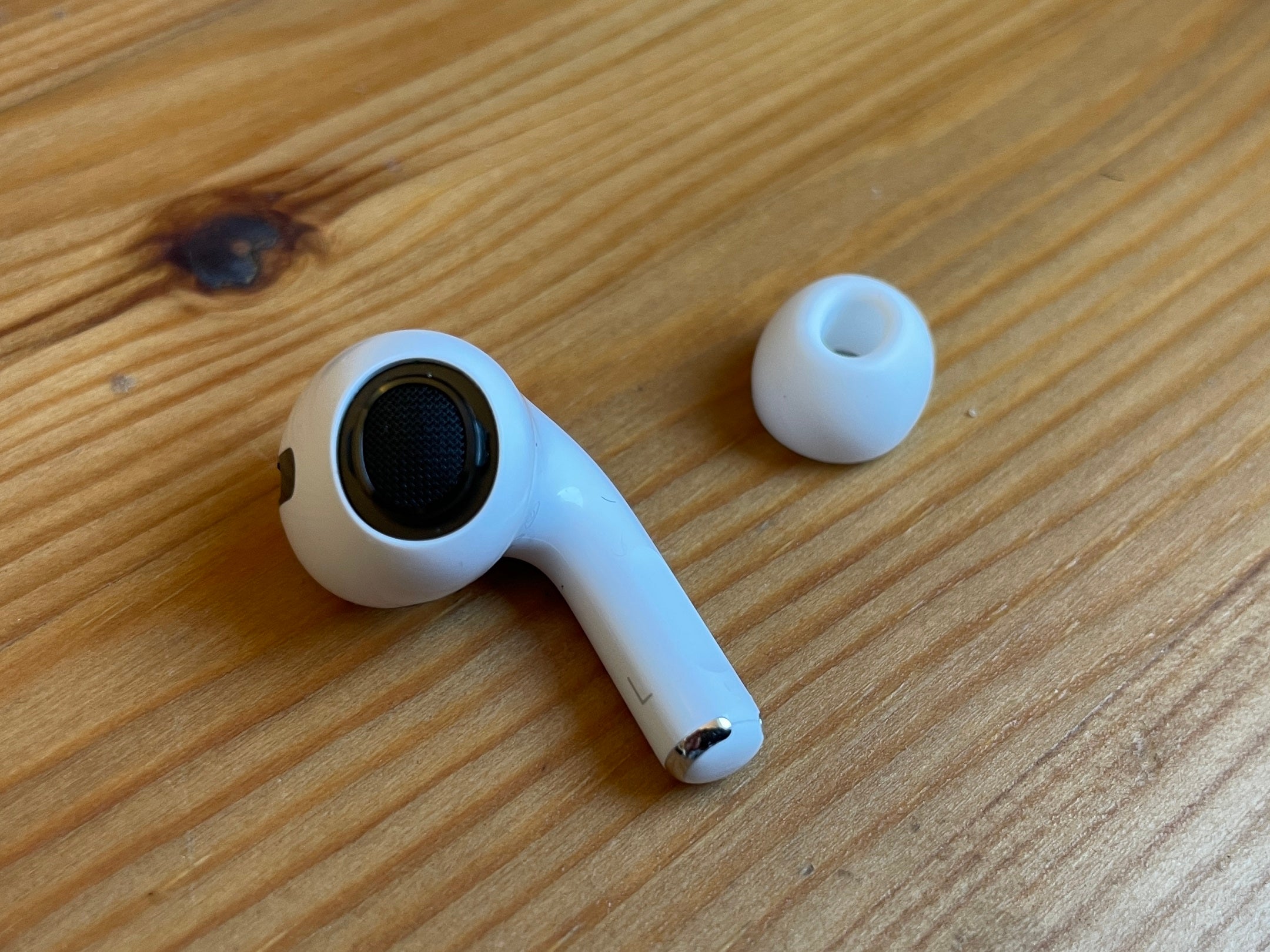 How to clean Apple AirPods Pro Step 3