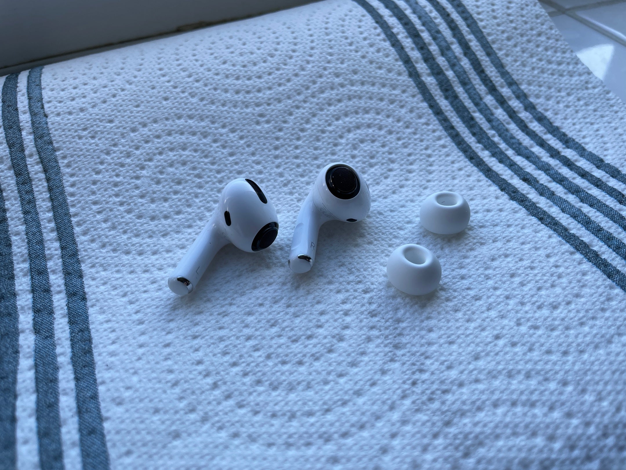 How to clean Apple AirPods Pro Step 6