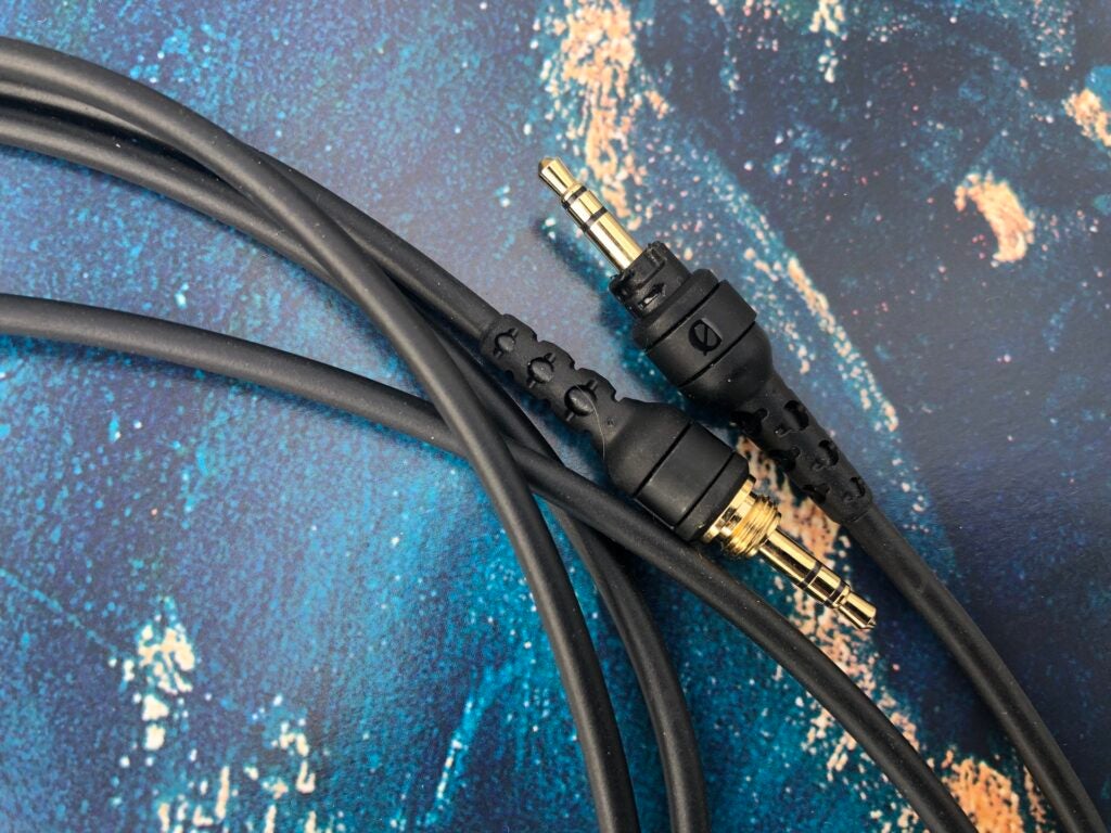Røde NTH-100 cables