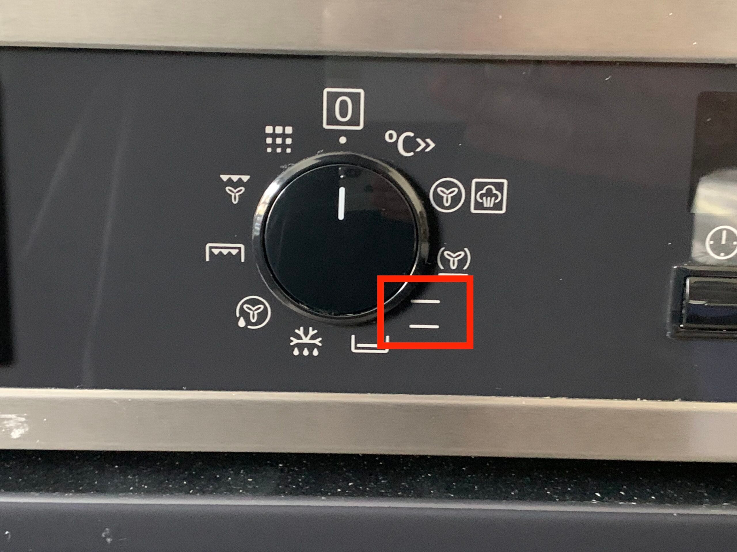 The top and bottom heat setting on an oven