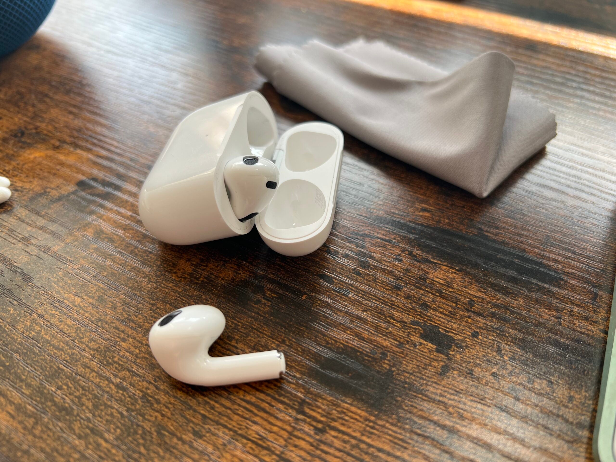 AirPods Cleaning Let them dry